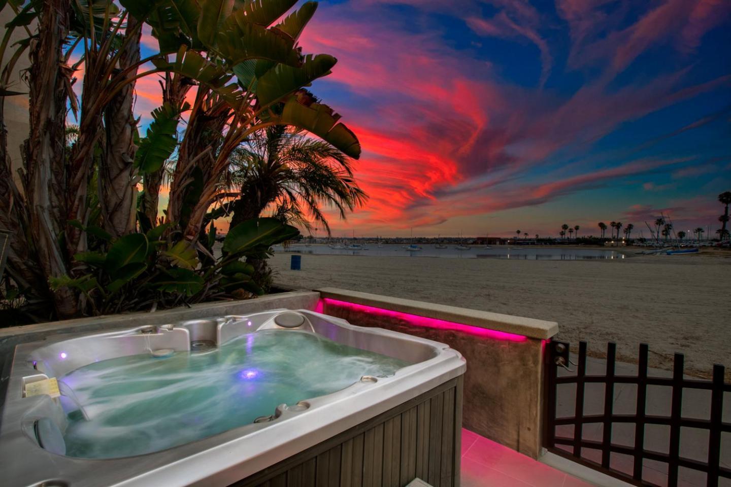 Boardwalk Shared Hot Tub And Patio Apartamento *